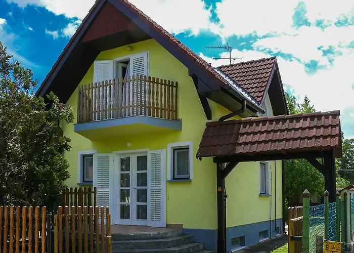 Familia Nyaralo 87 Balatonfenyves