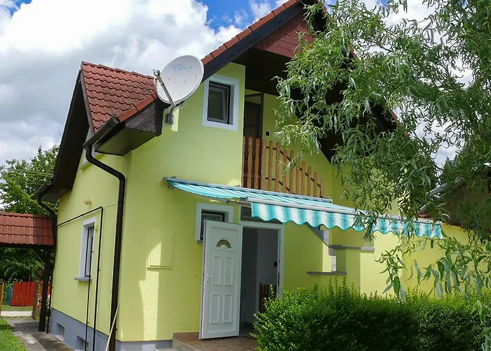 Familia Nyaralo 87 *