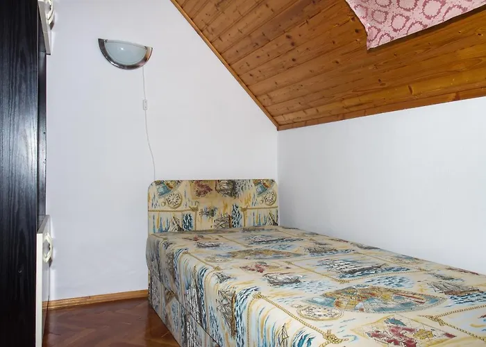 Familia Nyaralo 87 *